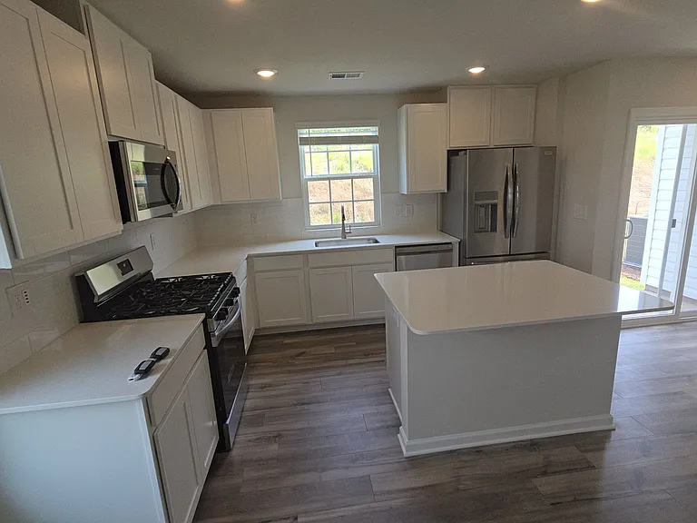 121 Tango Dr — Photo 5