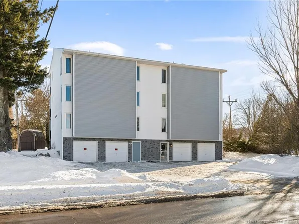 72 Kendra St #4, Moncton, NB E1C 4J9