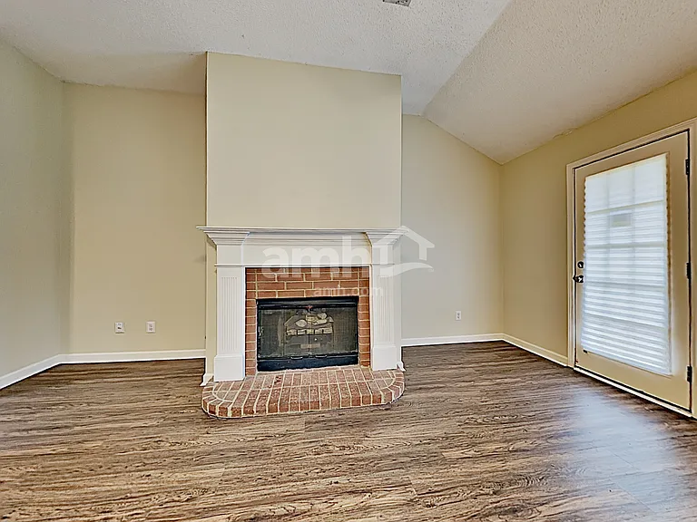 9289 Oakengate Cv — Photo 3