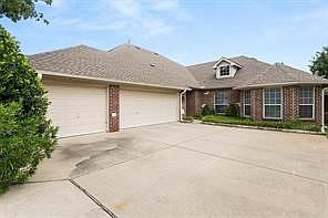 4th image of 5624 English Oak Dr
