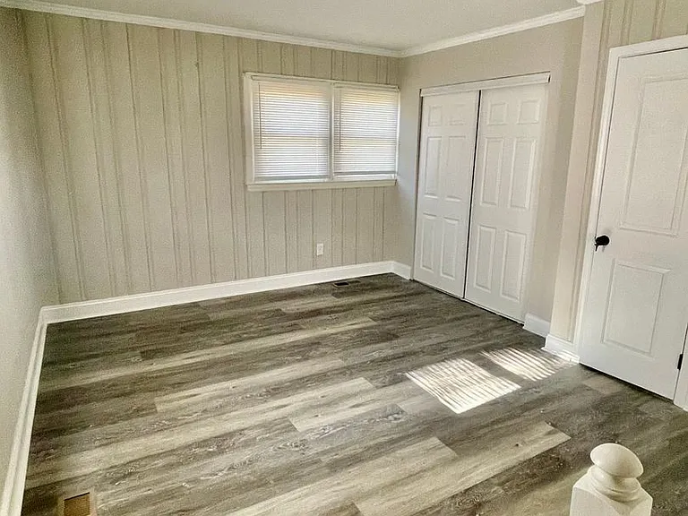115 S Oak St — Photo 14