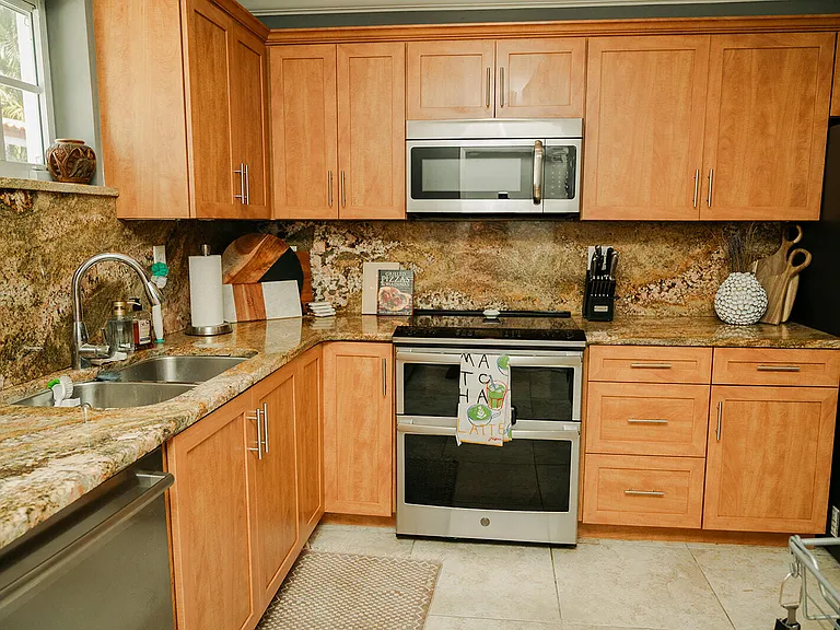 4815 Johnson St — Photo 34