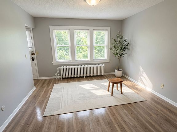 3rd image of 931 Smith Ave S #1/2