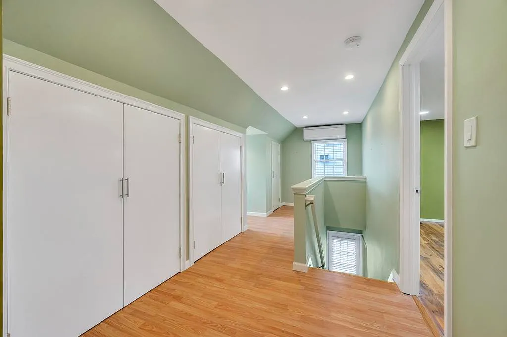 2 bed, 700 sqft, $2,500 — Photo 3