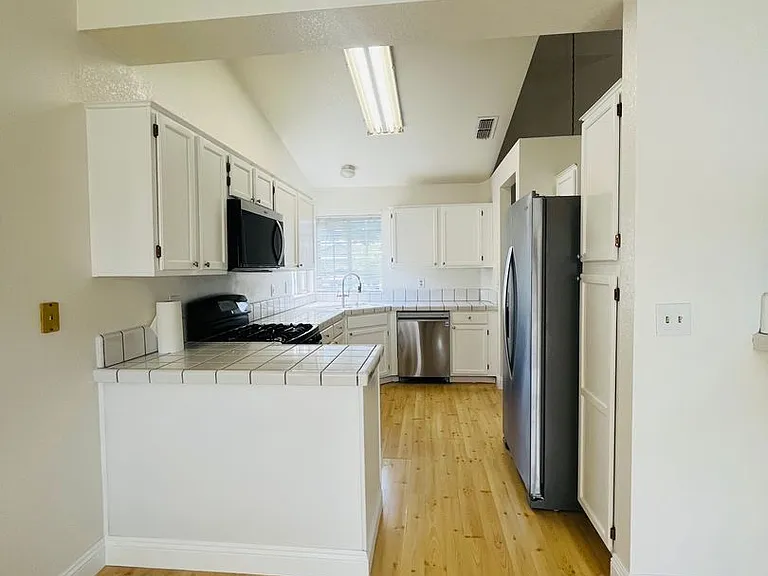 836 Marsh Creek Dr — Photo 12