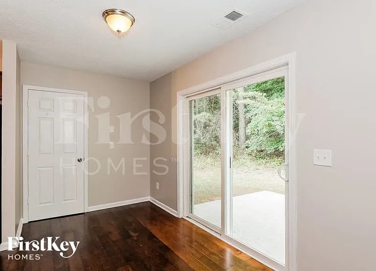 1024 Stinson Glen Ln — Photo 3