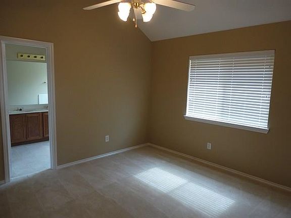 5th image of 914 Kim Ln