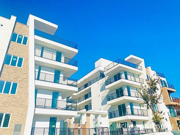 4th image of 4055 Oakwood Ave #404