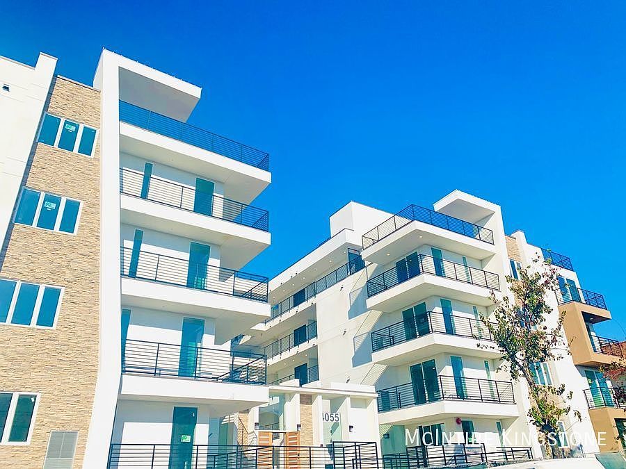 1st image of 4055 Oakwood Ave #413