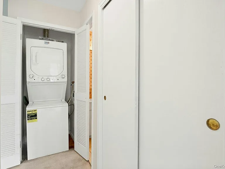 8 Foxwood Dr #4 — Photo 16