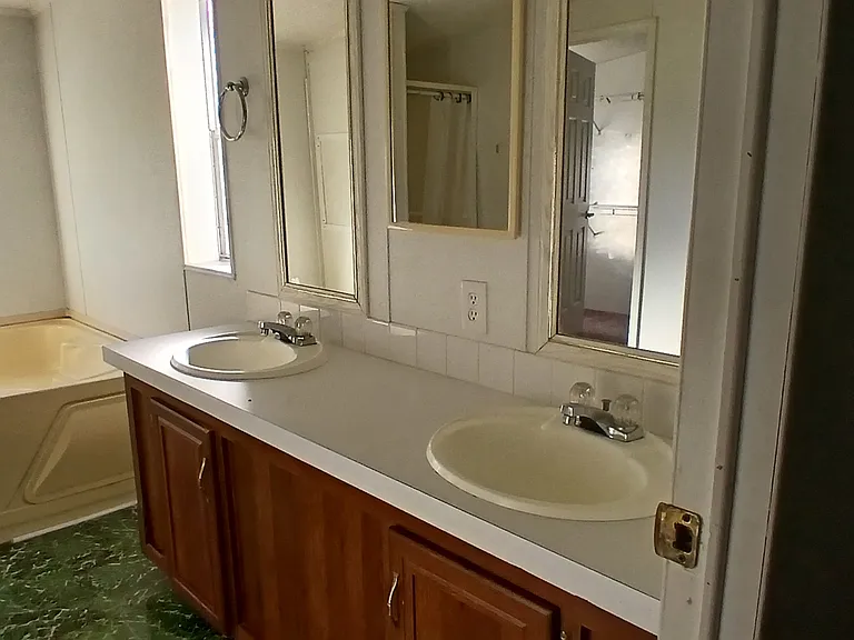 3311 Thunder Rd — Photo 2