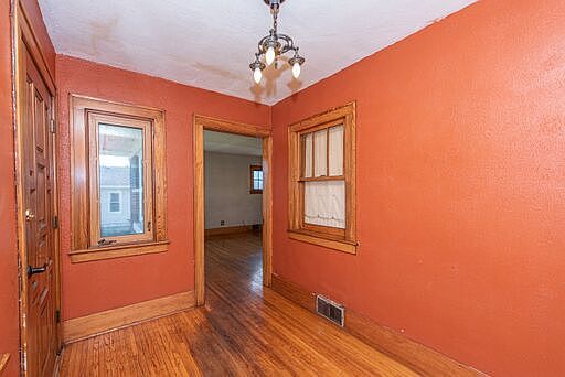 5th image of 810 Woods Ave