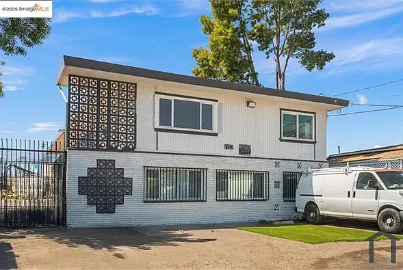 2 bed, $2,295 — Photo 2
