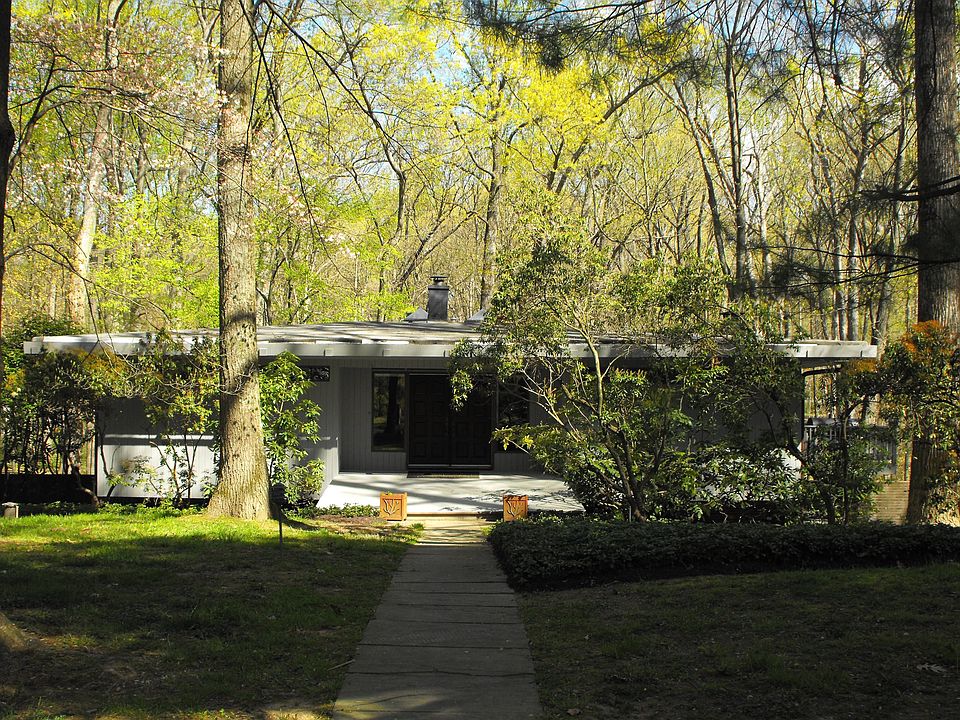 2nd image of 513 Seminole Dr