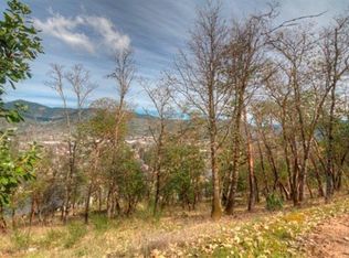 1917 NW Crown St, Grants Pass, OR 97526