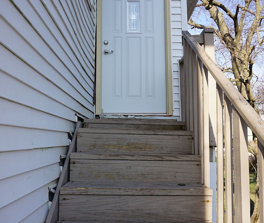1st image of 217 1/2 E Prairie St #2
