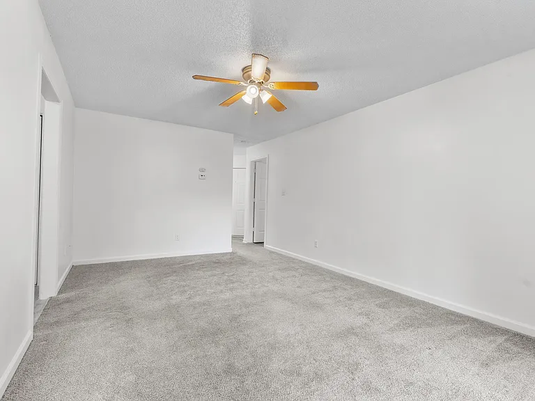 Skyside Landing Apartments — Photo 44