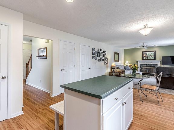 5th image of 215 Dogwood Dr