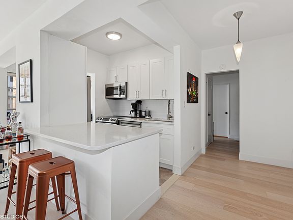 4th image of 80 Park Ave #17 P