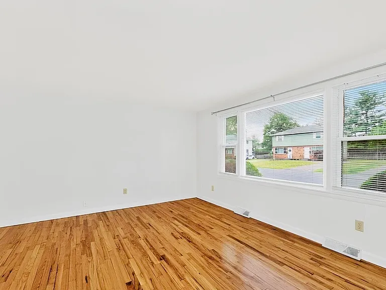 30 Commodore St #B — Photo 7