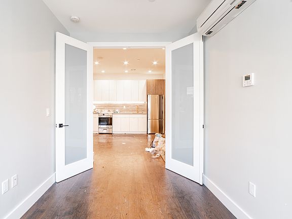 2nd image of 146 Erasmus St #B