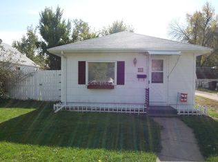214 11th Ave, Holdrege, NE 68949