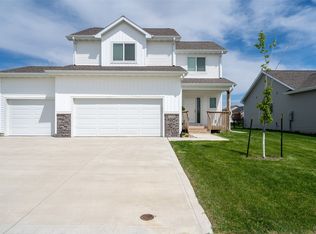 1025 Gray Ave, Waukee, IA 50263