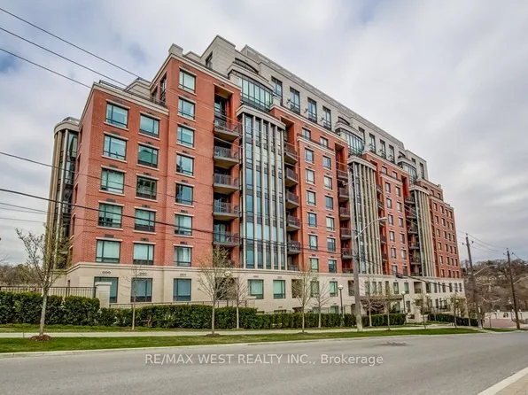 30 Old Mill Rd #105, Toronto, ON M8X 0A5