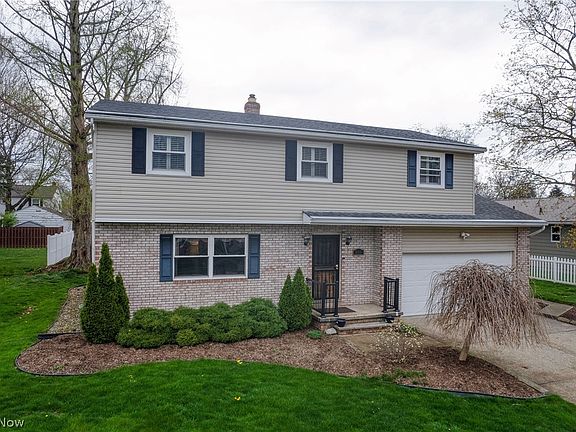 4th image of 215 Grayling Dr