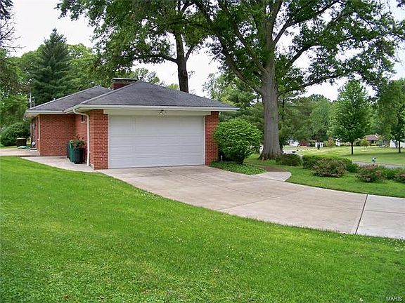 2nd image of 6 Oleander Dr