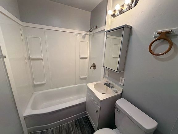 4th image of 1011 Giddings St