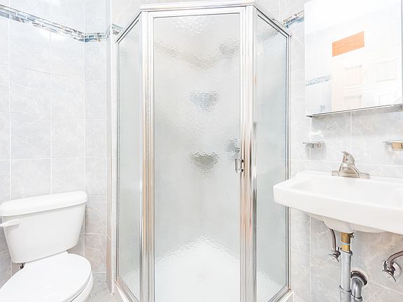 2nd image of 346 E 59th St #800