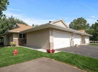 812 White Oak Ct, New Brighton, MN 55112