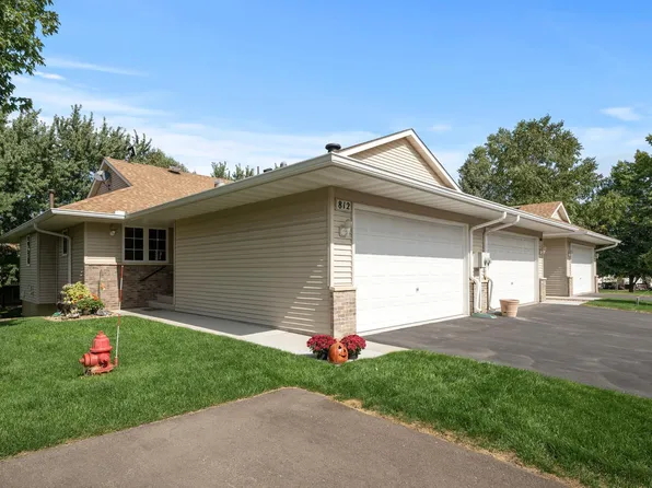812 White Oak Ct, New Brighton, MN 55112