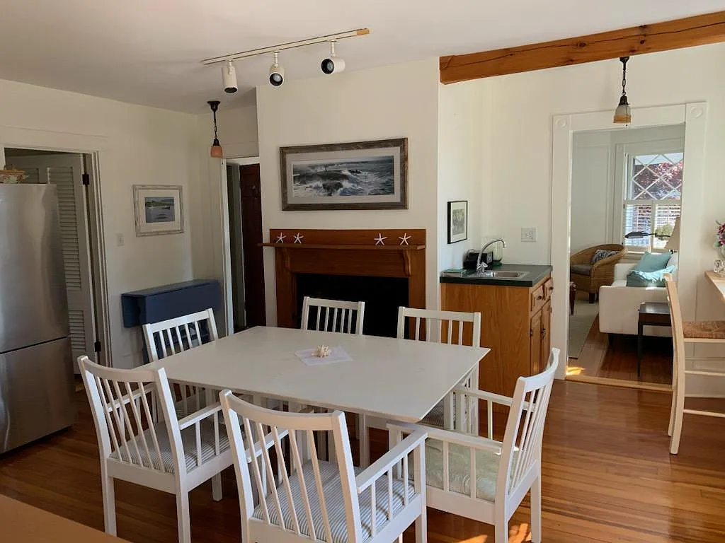 2 bed, 1065 sqft, $2,600 — Photo 2