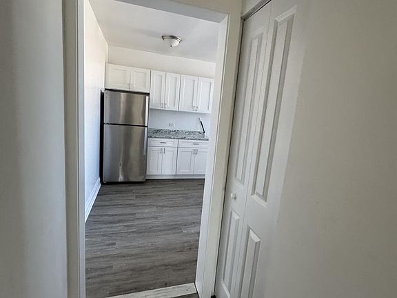 3rd image of 1650 W Morse Ave APT 3
