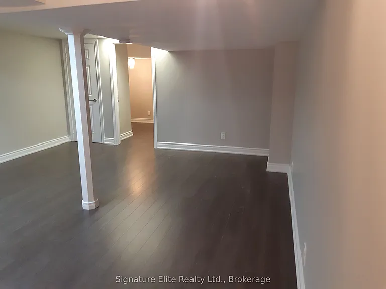 239 Lambton Ave #BASEMENT — Photo 4