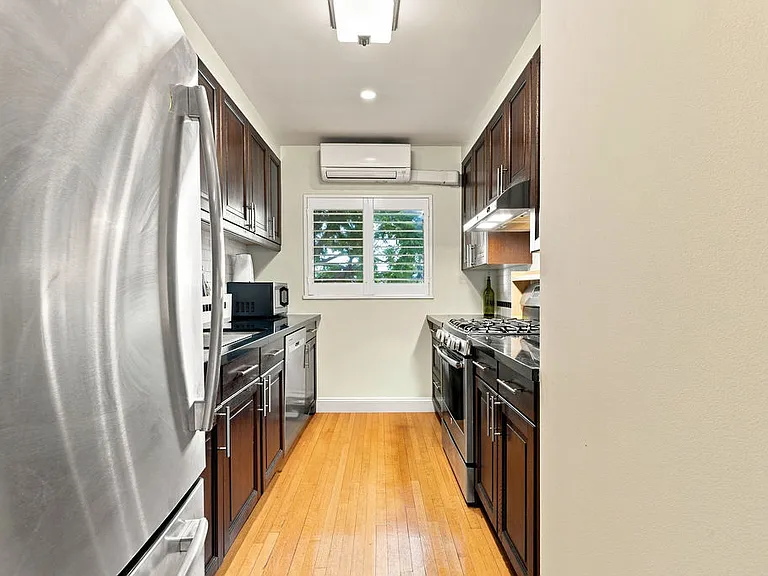 1615 N Laurel Ave #214 — Photo 13