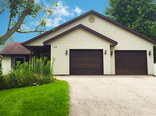 1619 Oconto Dr, Sun Prairie, WI 53590