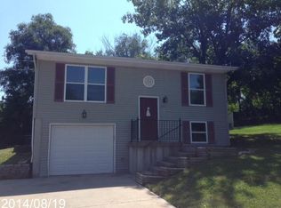 211 Oakwood St, Excelsior Springs, MO 64024