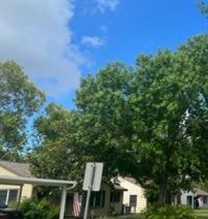 Exterior Neighborhood (street photo)