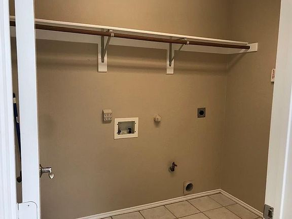3rd image of 2517 Vail Dr