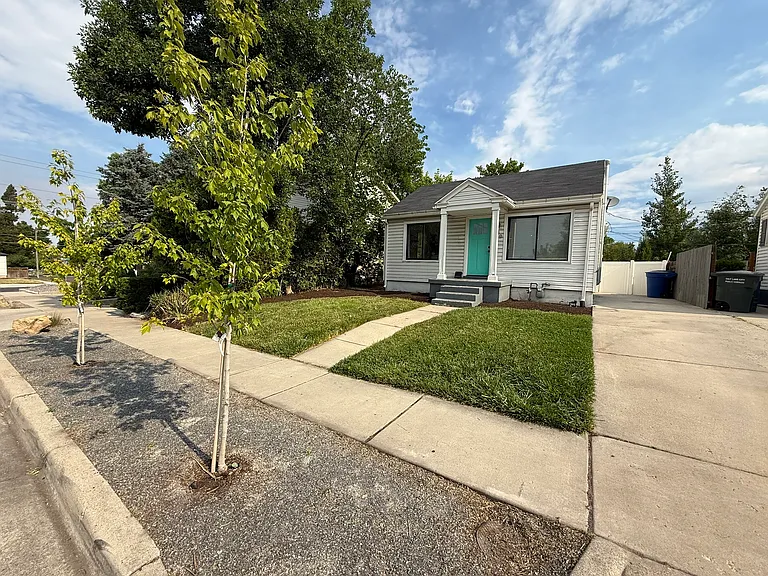 909 E Crandall Ave — Photo 2