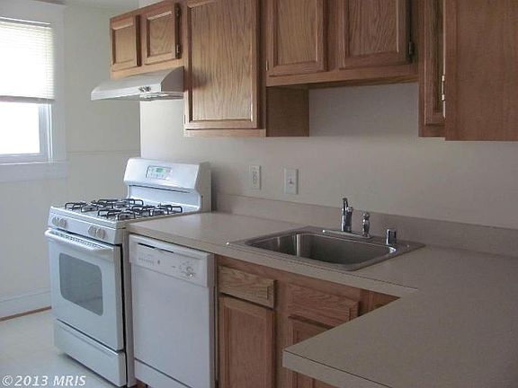 3rd image of 105 Ferdinand Ave #B