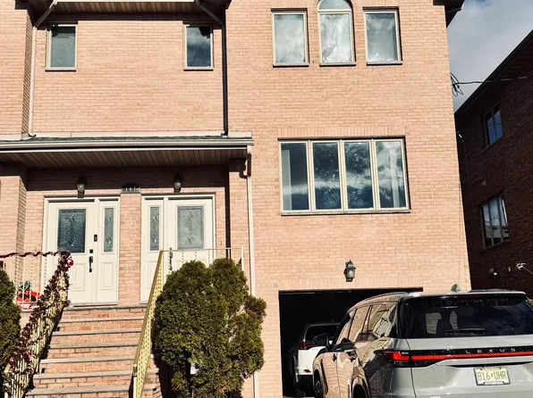 107 E Harwood Ter #B, Palisades Park, NJ 07650
