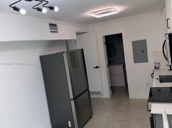 911 79th Ter #B, Miami Beach, FL 33141