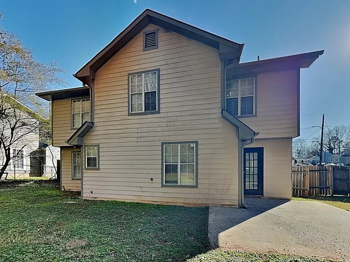 2277 Hampton Dr — Photo 18