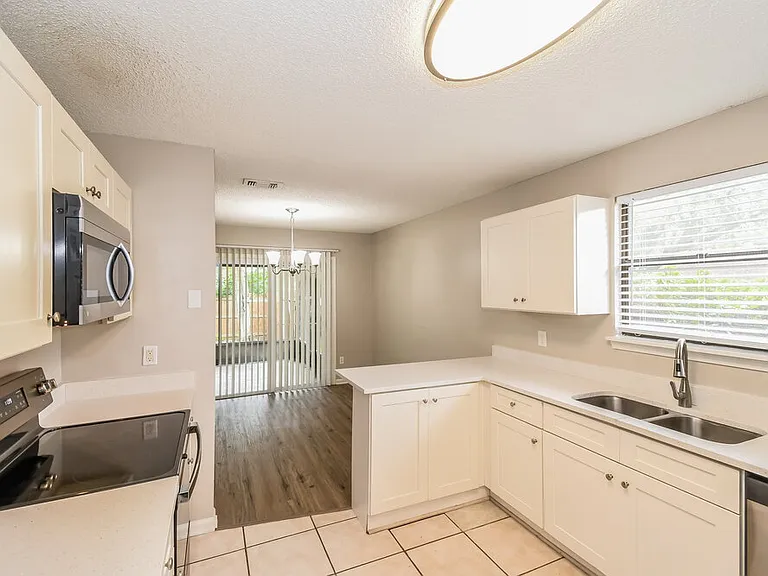 4331 Walnut Bnd — Photo 8