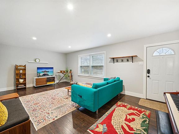 4th image of 613 Pemberton Pl