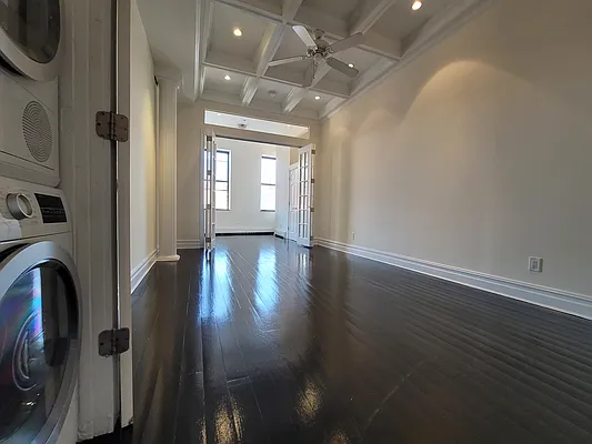 Rented by Julien Aractingi, LREB | media 11